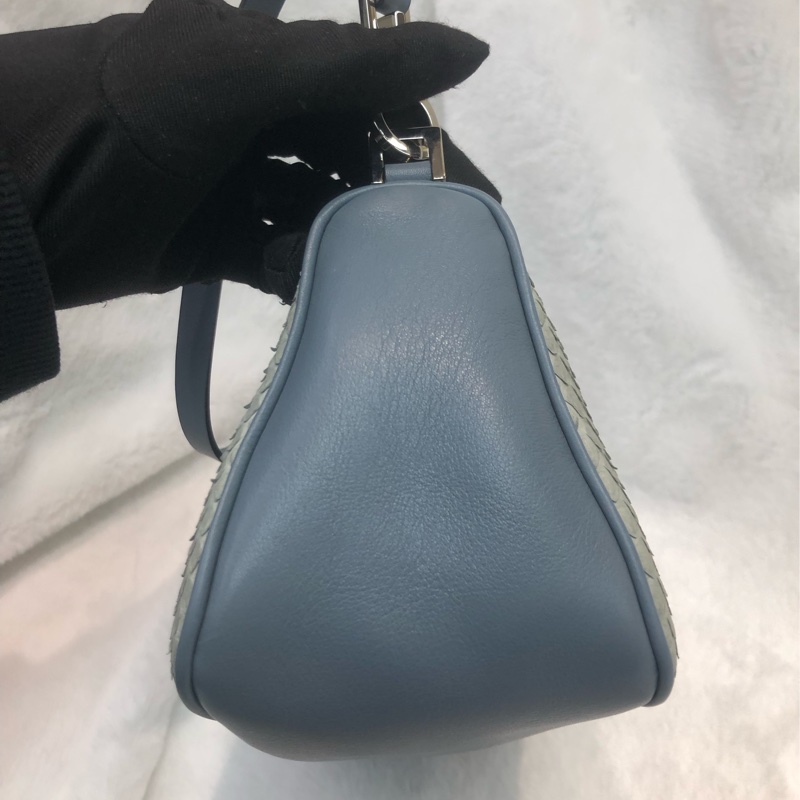 Ferragamo 粉藍色蛇紋皮 手挽Hobo XC233-3