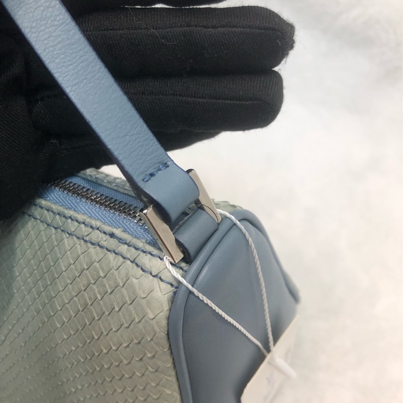 Ferragamo 粉藍色蛇紋皮 手挽Hobo XC233-6