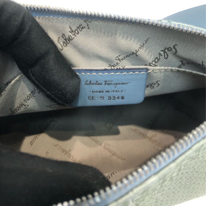 Ferragamo 粉藍色蛇紋皮 手挽Hobo XC233-15