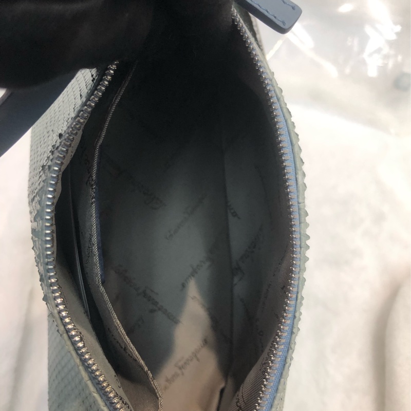 Ferragamo 粉藍色蛇紋皮 手挽Hobo XC233-16