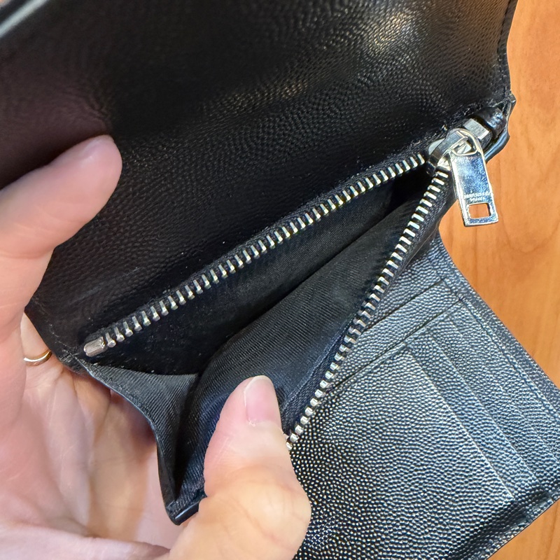 YSL 黑魚子醬牛皮銀釦三折短夾-14