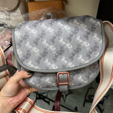 coach馬鞍包男包（女生也可以背喔）