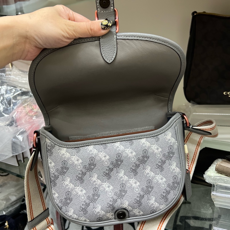 coach馬鞍包男包（女生也可以背喔）-3