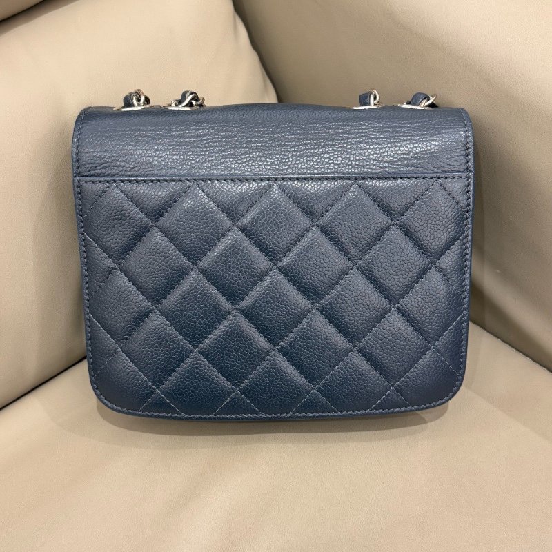 近新品 香奈兒/Chanel  古巴繫列郵差包 藏藍色牛皮銀色雙C扣 鏈條包-6