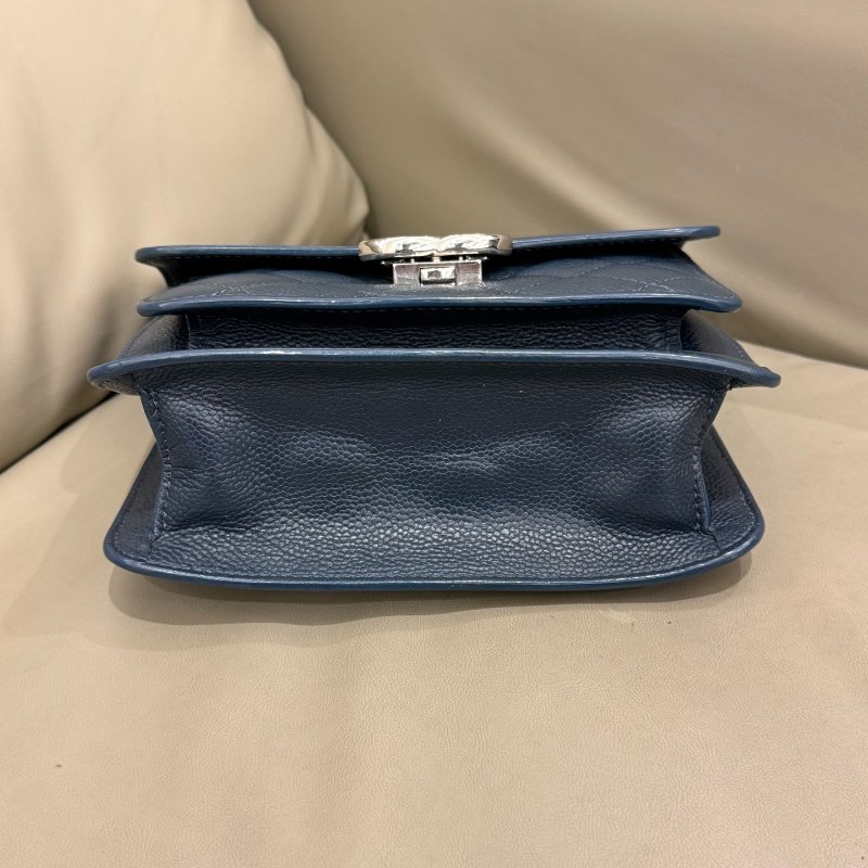 近新品 香奈兒/Chanel  古巴繫列郵差包 藏藍色牛皮銀色雙C扣 鏈條包-7