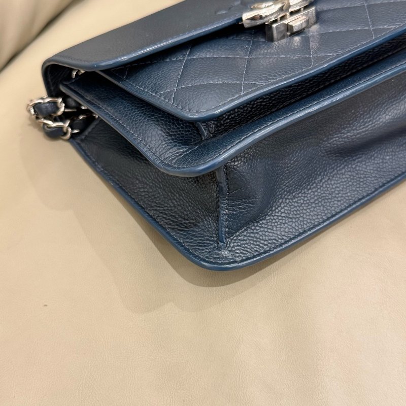 近新品 香奈兒/Chanel  古巴繫列郵差包 藏藍色牛皮銀色雙C扣 鏈條包-8