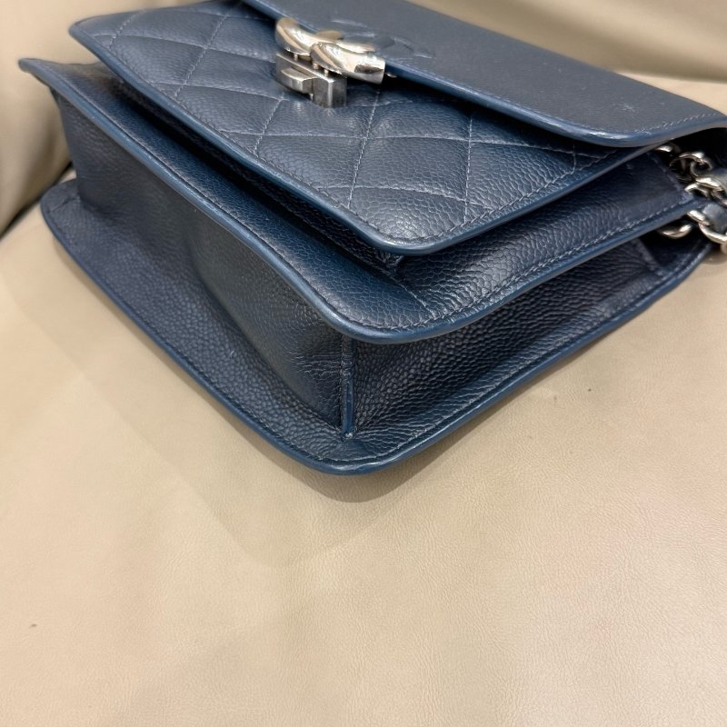近新品 香奈兒/Chanel  古巴繫列郵差包 藏藍色牛皮銀色雙C扣 鏈條包-9