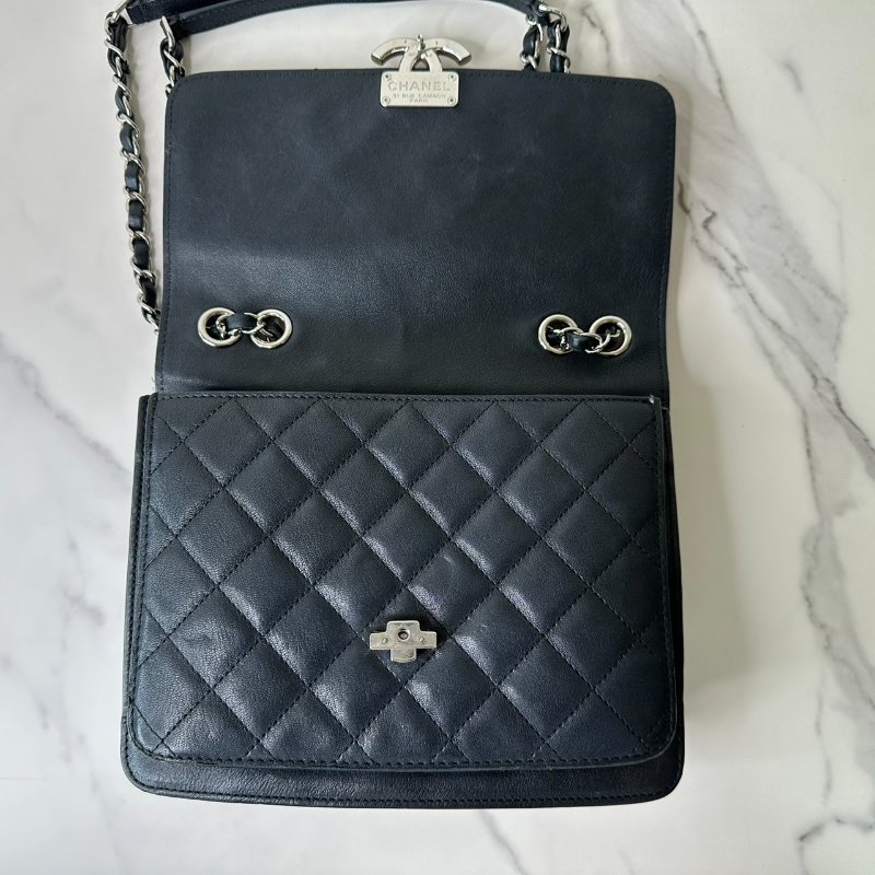 CHANEL 古巴黑牛銀扣鏈條包-2