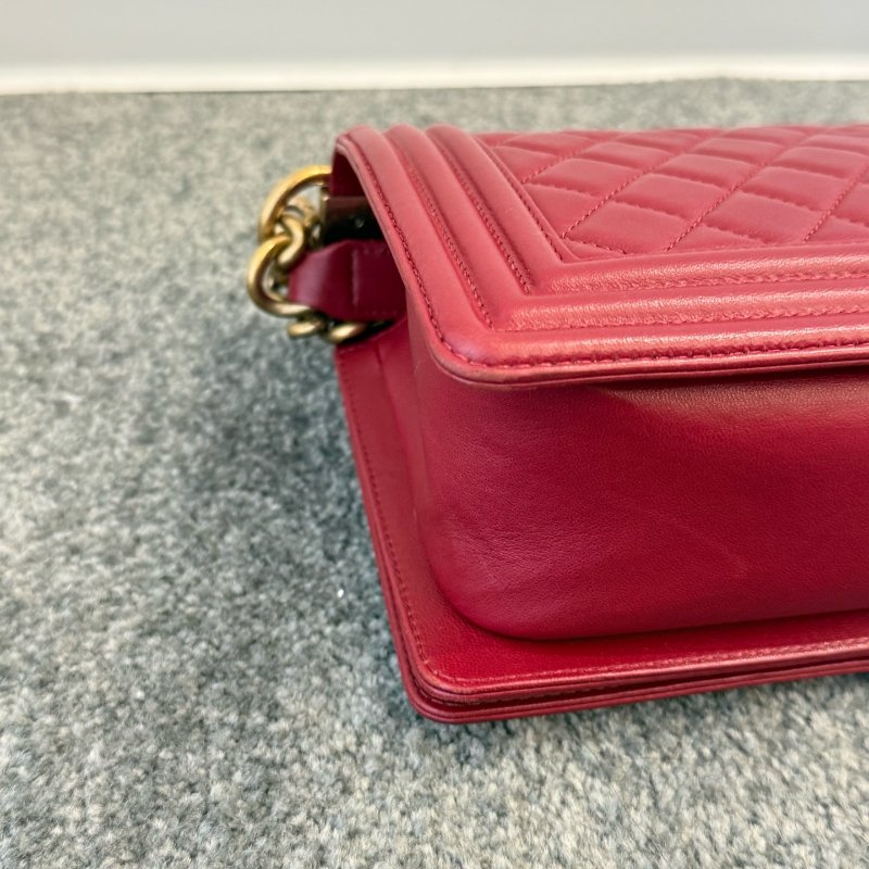 近新品 香奈兒/Chanel 紅色Leboy中號羊皮 經典菱格紋設計 金扣鏈條-10