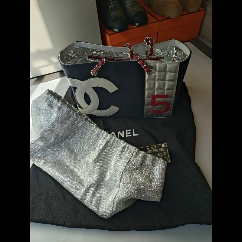 Chanel 銀鍊藍布銀白雙C5號托特包-6