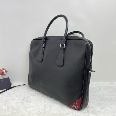 Prada/普拉達  黑色 紅標 公文包 手提包，尺寸：36*27*5，缺肩帶
