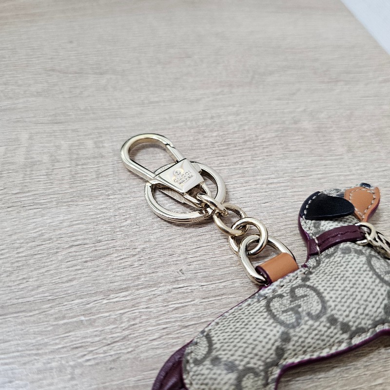 [狗奴必備🤣] Gucci老花棕色深紫皮革小狗吊飾-1