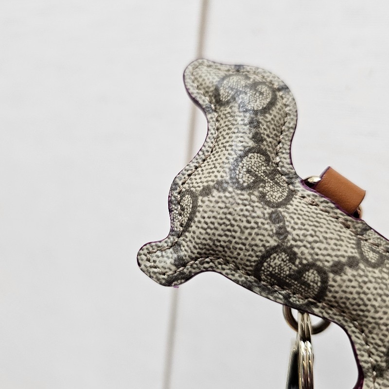 [狗奴必備🤣] Gucci老花棕色深紫皮革小狗吊飾-7