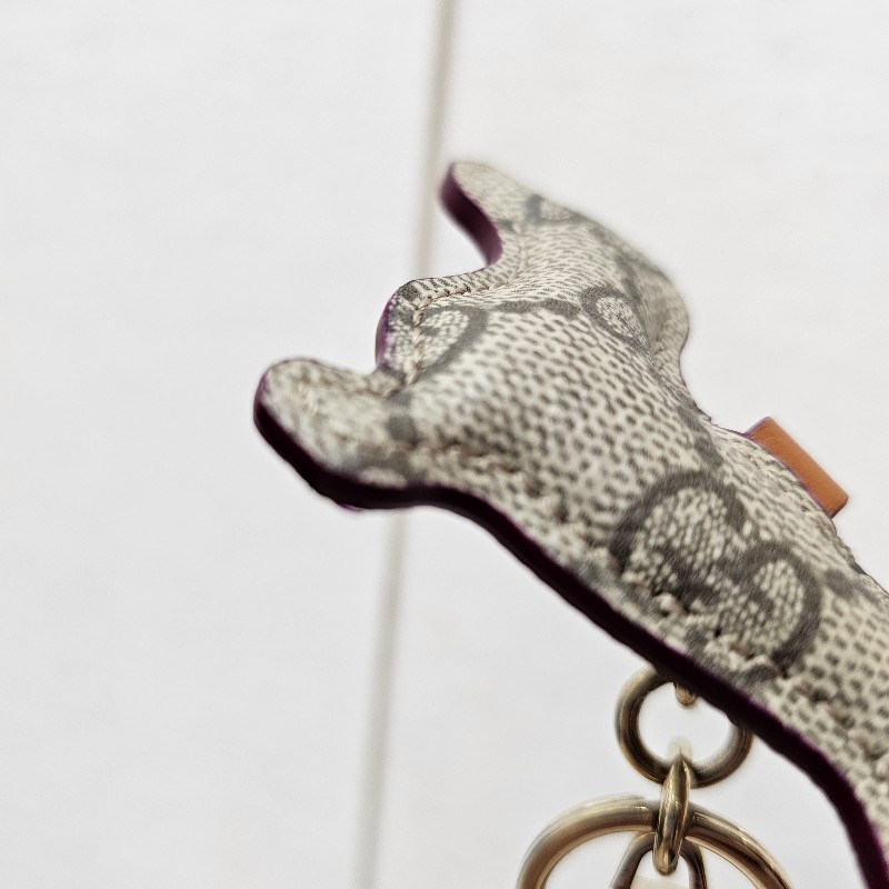 [狗奴必備🤣] Gucci老花棕色深紫皮革小狗吊飾-8