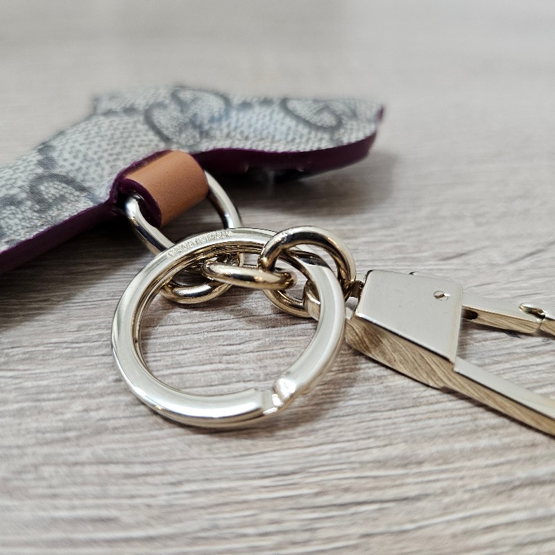 [狗奴必備🤣] Gucci老花棕色深紫皮革小狗吊飾-10