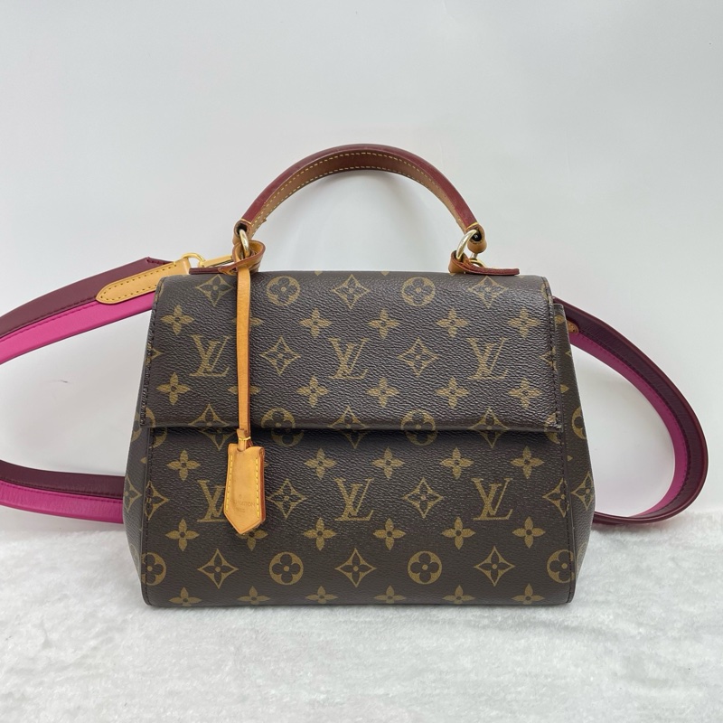 Lv/路易威登   經典老花cluny克魯尼 粉拼肩帶  尺寸：25*20*10-0