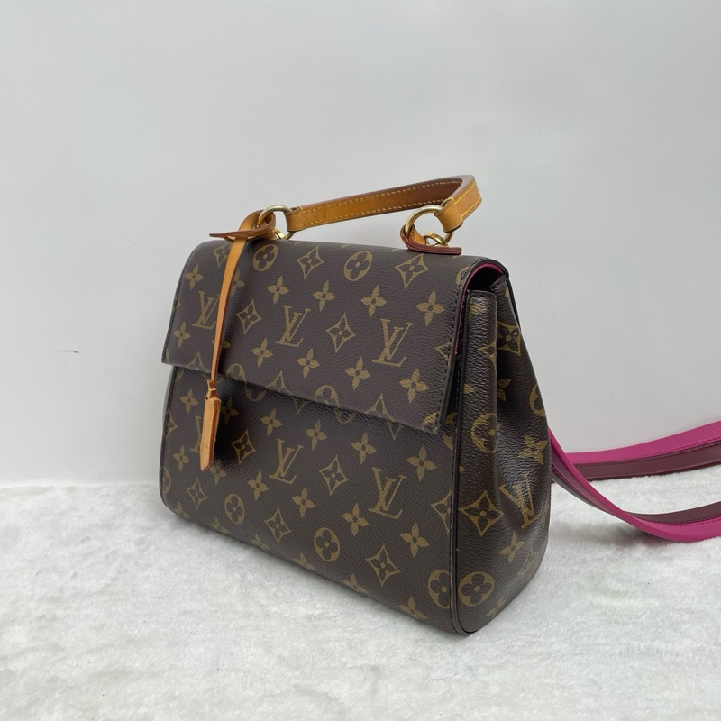 Lv/路易威登   經典老花cluny克魯尼 粉拼肩帶  尺寸：25*20*10-1