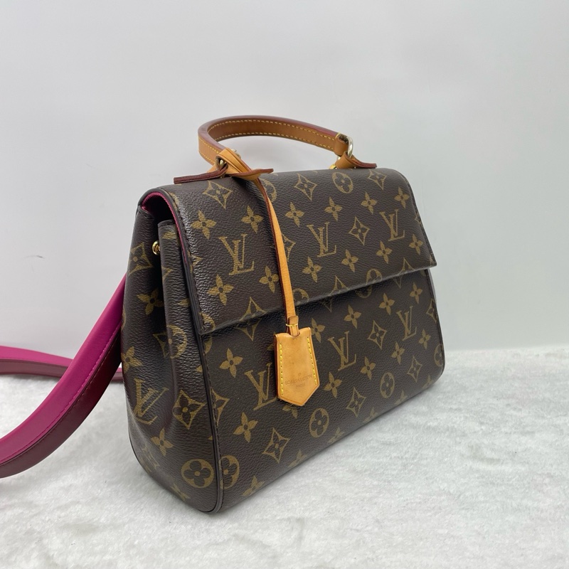 Lv/路易威登   經典老花cluny克魯尼 粉拼肩帶  尺寸：25*20*10-2