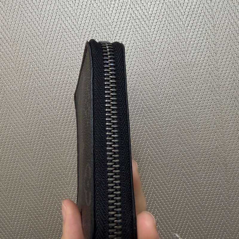 LV 黑灰原花銀釦ㄇ拉短夾（掛繩可拆）-2