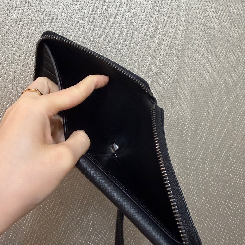 LV 黑灰原花銀釦ㄇ拉短夾（掛繩可拆）-10