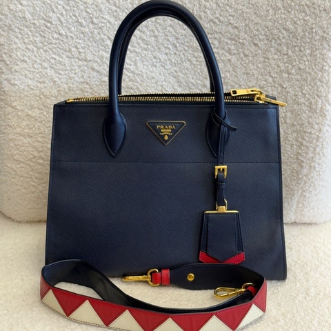 99新Prada Galleria手提包，經典十字紋牛皮，帶原裝拼色寬肩帶，尺寸31*15*23，