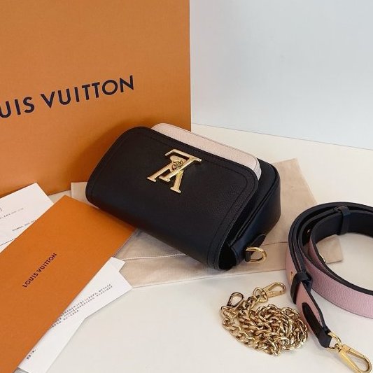 芯片款 路易威登/Louis Vuitton Lockme Tender雙肩帶郵差包 黑白全皮 肩帶內拼櫻花粉-3