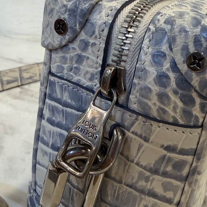 LV 冰川藍白鱷魚皮銀釦mini soft trunk N80066-5