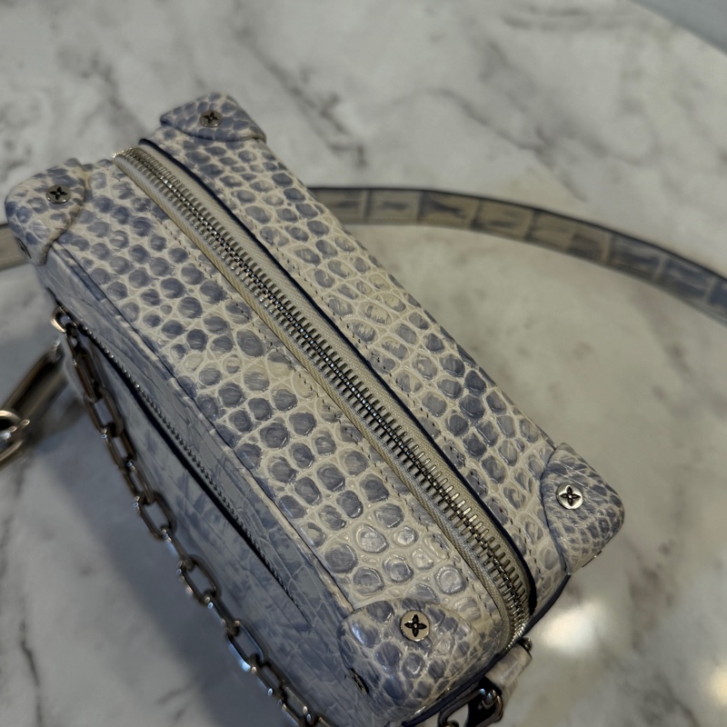 LV 冰川藍白鱷魚皮銀釦mini soft trunk N80066-7