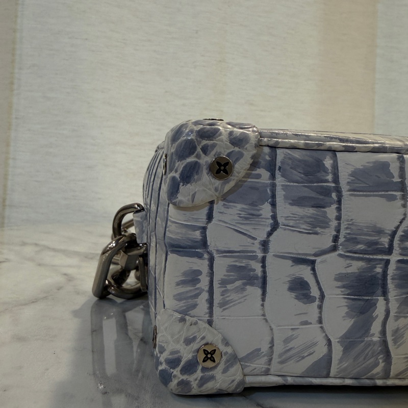 LV 冰川藍白鱷魚皮銀釦mini soft trunk N80066-12