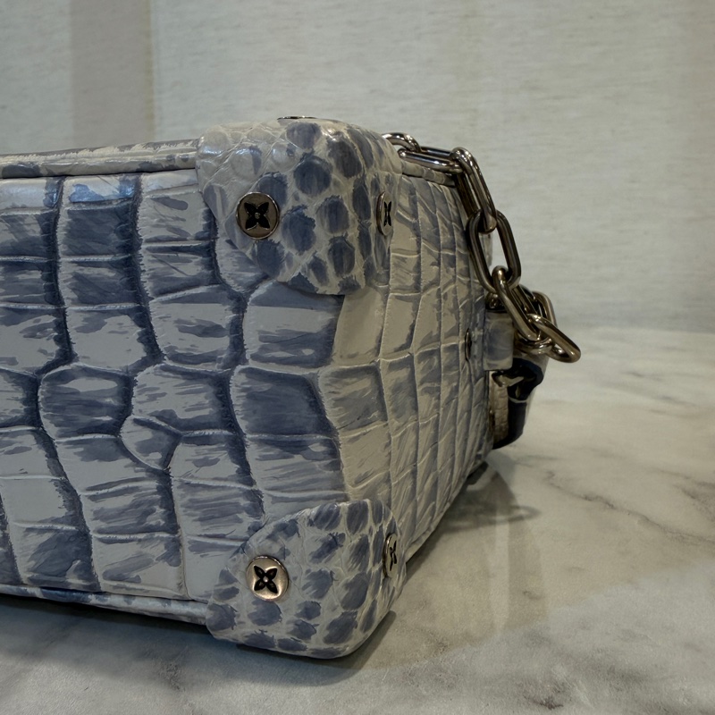 LV 冰川藍白鱷魚皮銀釦mini soft trunk N80066-13