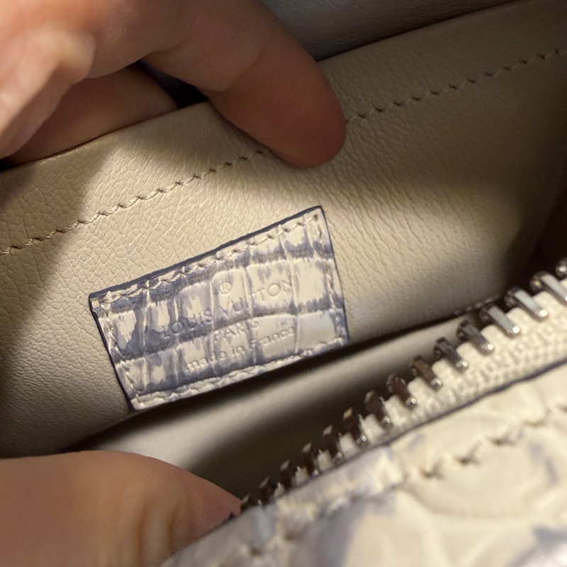 LV 冰川藍白鱷魚皮銀釦mini soft trunk N80066-19