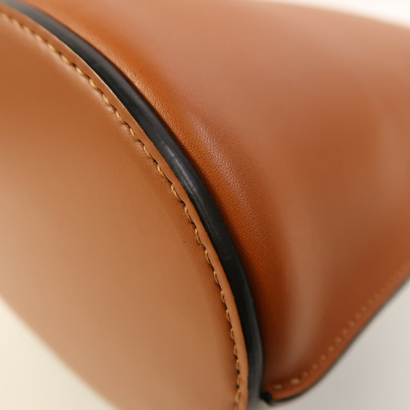 LOEWE 牛皮皮革Gate Anagram Bucket金扣肩背袋-10