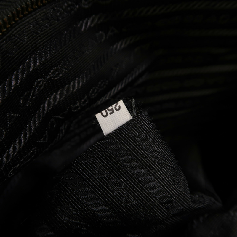 PRADA 尼龍Messenger Bag銀扣肩背袋-6