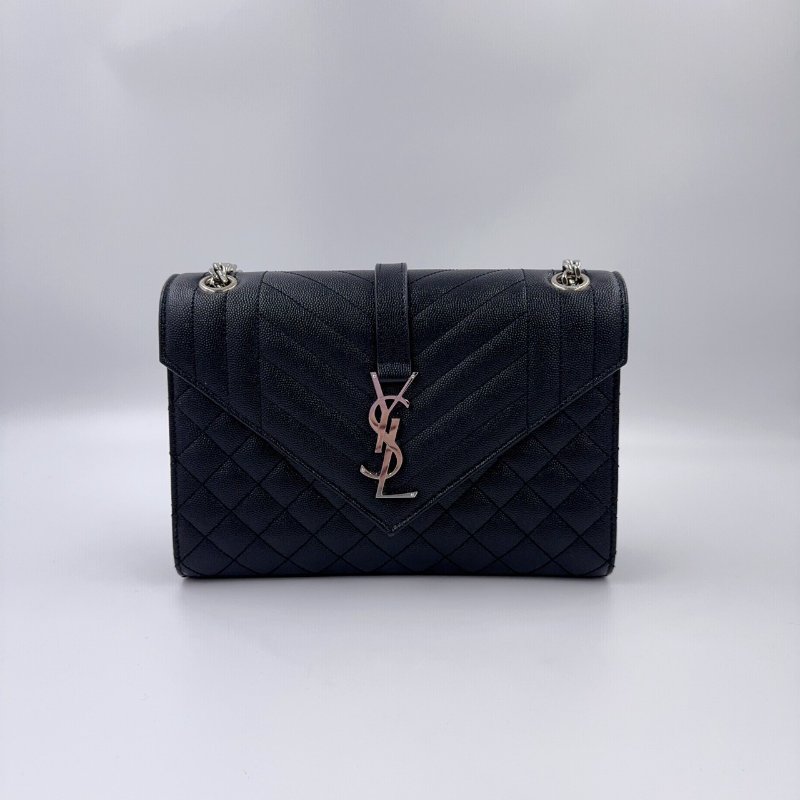 YSL黑色牛皮銀鍊粒面絎縫皮革中型信封斜背包-3