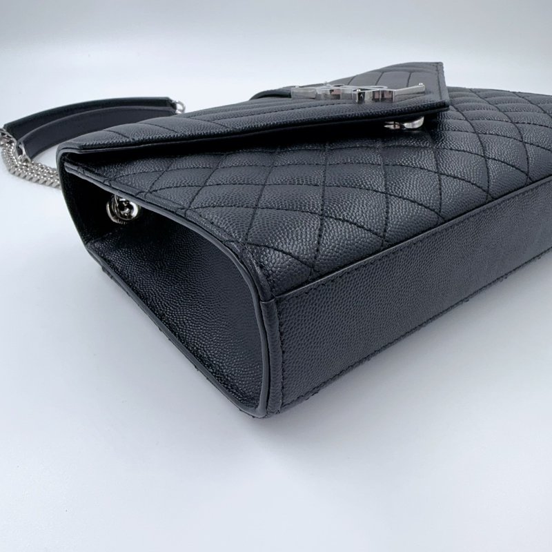 YSL黑色牛皮銀鍊粒面絎縫皮革中型信封斜背包-9