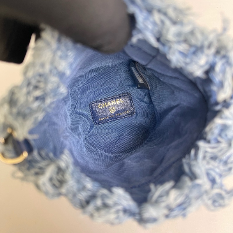 Chanel香奈兒 丹寧塗鴉迷你鏈條水桶包 尺寸約8×12 鐳射31 附件卡 塵袋。-6
