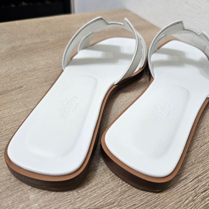 [專櫃五折以下新年新鞋福利🧧] Hermes白小牛皮Oran涼鞋-2