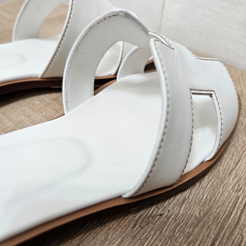 [專櫃五折以下新年新鞋福利🧧] Hermes白小牛皮Oran涼鞋-5