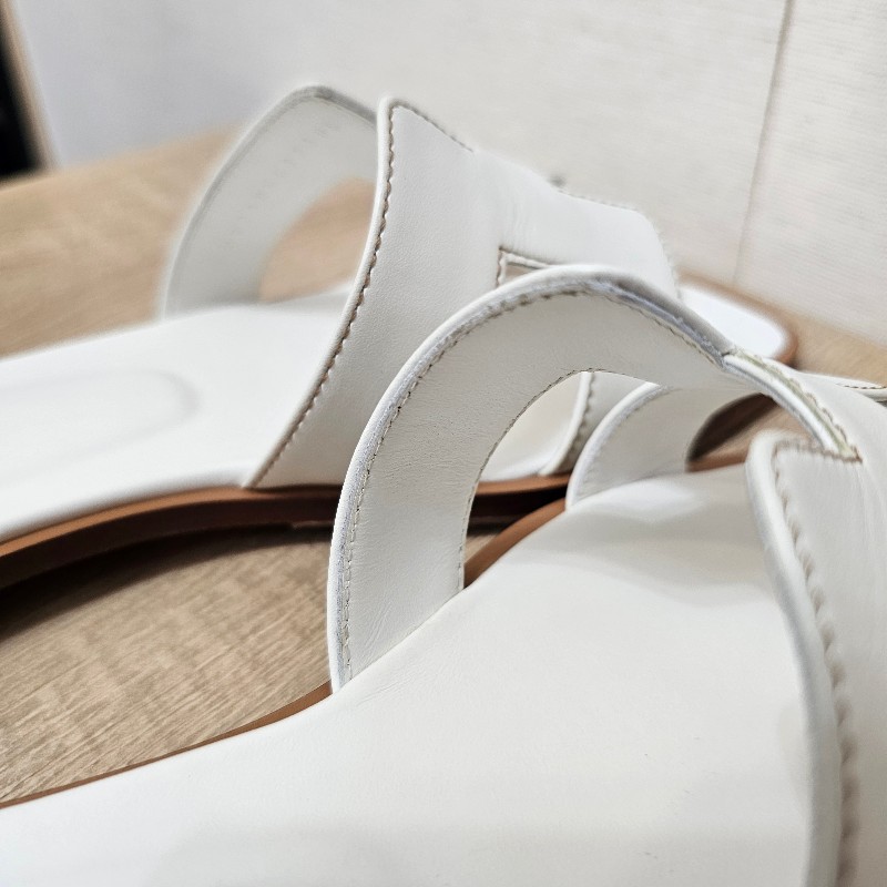 [專櫃五折以下新年新鞋福利🧧] Hermes白小牛皮Oran涼鞋-6