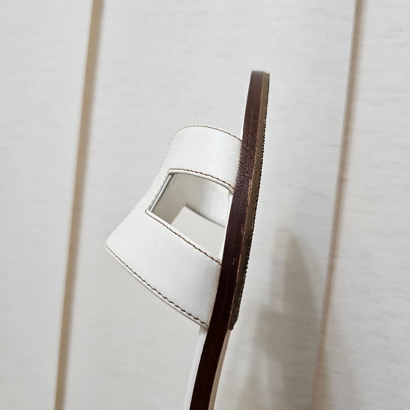 [專櫃五折以下新年新鞋福利🧧] Hermes白小牛皮Oran涼鞋-10