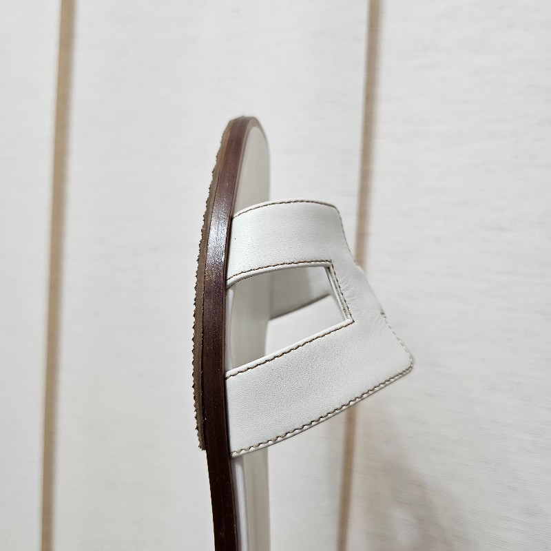 [專櫃五折以下新年新鞋福利🧧] Hermes白小牛皮Oran涼鞋-13