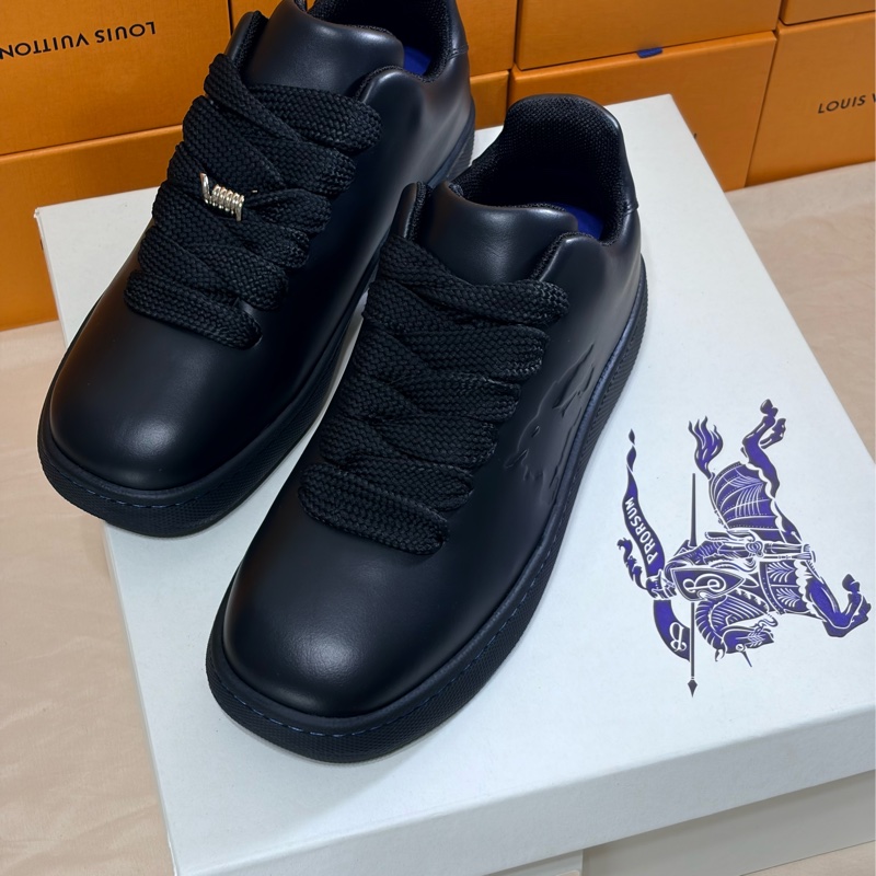 🎁全新未試穿 2024新款盒裝 Burberry 巴寶莉 全黑 戰馬休閒鞋（原價27500）-2