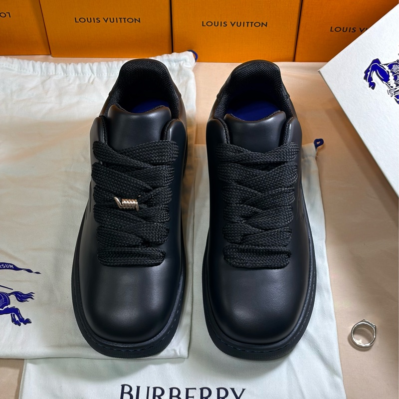 🎁全新未試穿 2024新款盒裝 Burberry 巴寶莉 全黑 戰馬休閒鞋（原價27500）-6