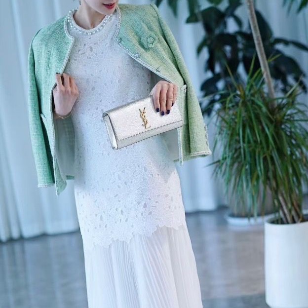 YSL銀色金扣手拿晚宴包27*13.5*4 98新配件塵袋-0