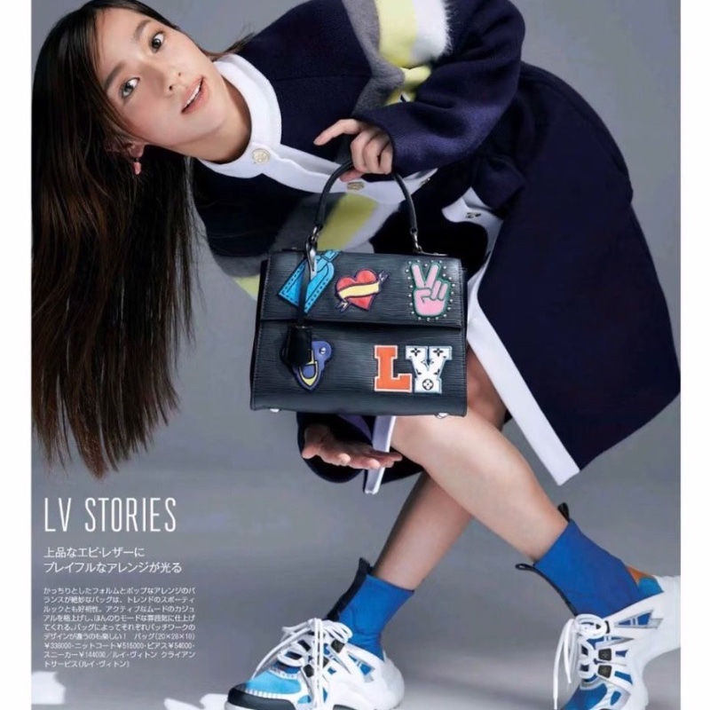 LV 限量款Cliuny 黑色水波紋徽章手提肩背包25*19*10 98新配件絲巾塵袋-0