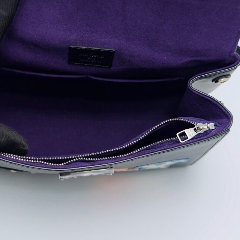 LV 限量款Cliuny 黑色水波紋徽章手提肩背包25*19*10 98新配件絲巾塵袋-6