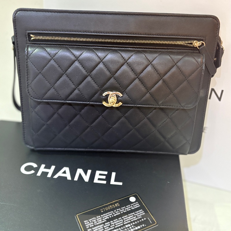 近全新 稀有 Chanel 雙色logo 手拿包 宴會包 文件公事包-1