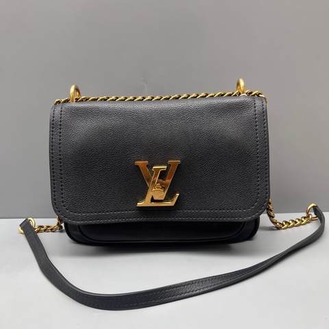 LouisVuitton路易威登 黑色荔枝紋Lockme Chain鏈條包 尺寸23*16
