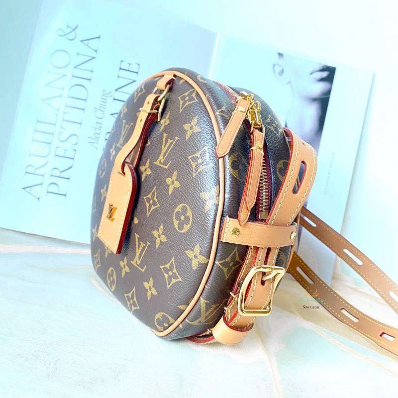 LV Ｍ52294 字紋 老花 吊牌 軟殼 圓餅包 斜背包 側背包 多種背法-1