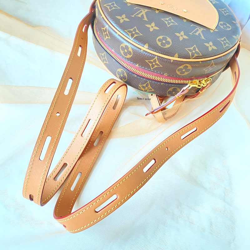 LV Ｍ52294 字紋 老花 吊牌 軟殼 圓餅包 斜背包 側背包 多種背法-9